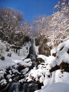 新雪と氷瀑の絶景！！